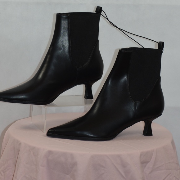 Chinese Laundry SZ 8.5 pull on Ankle boots NWT - Picture 2 of 12